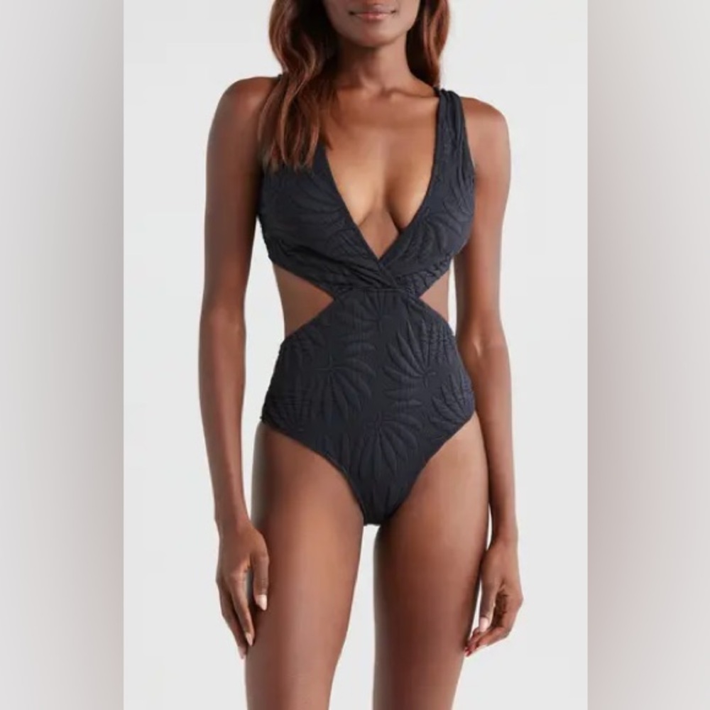 FARM Rio Copabanana Side Cutout Quilted One-Piece Swimsuit size medium
